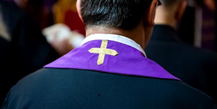 Aproape 4.400 de persoane au denunțat abuzuri comise de preoți catolici în Italia: Cele mai multe victime erau minore când au avut loc faptele