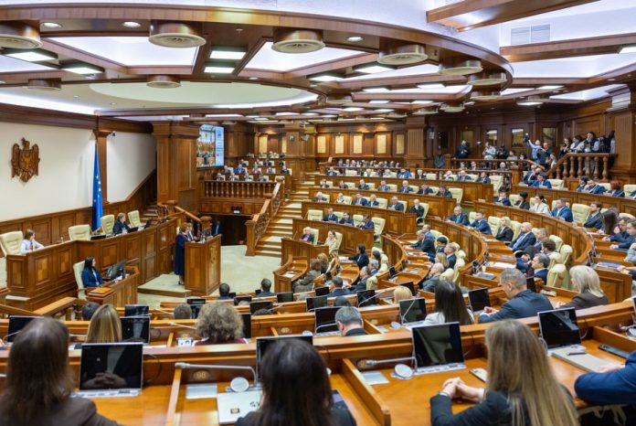 De la „boboci” la „dinozauri” politici: Aproape jumătate din deputații noului Parlament sunt la primul mandat. Vladimir Voronin, ales de 9 ori