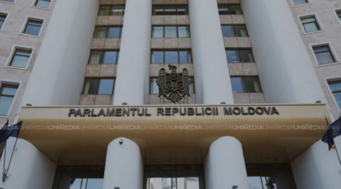 (live/update) Parlamentul, în ședință. Tensiuni între Domentiuc și Munteanu pe subiectul aderării la UE: Veți demisiona?