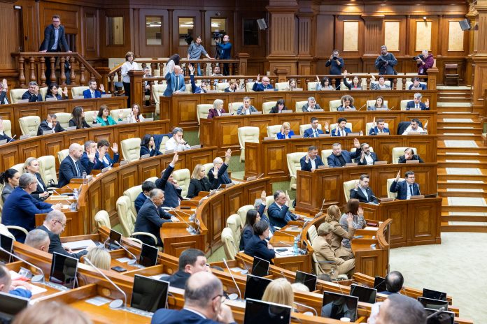 Anastasia Nichita - secretară la Comisia pentru securitate națională, iar Voronin - la controlul finanțelor publice. Ce funcții le-au revenit lui Dodon, Chicu și Usatîi