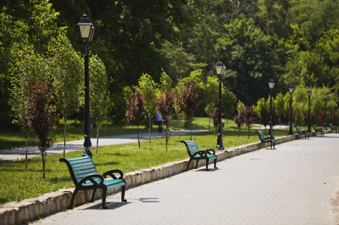 O zi liniștită de toamnă sub cer senin și soare blând