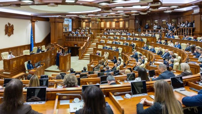 (live) Deputații continuă ședința de constituire a Parlamentului: Câte comisii permante va avea noul Legislativ