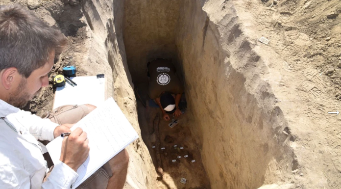 (video) Descoperire arheologică rară în Ungaria: Sabia și bijuteriile unui vechi războinic, scoase la lumină după 1.300 de ani