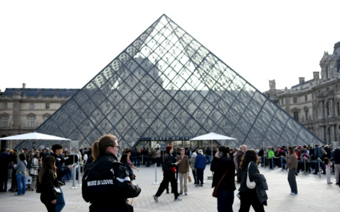 Suspecții arestați pentru jaful de la Luvru „recunosc parțial implicarea”, anunță procurorii