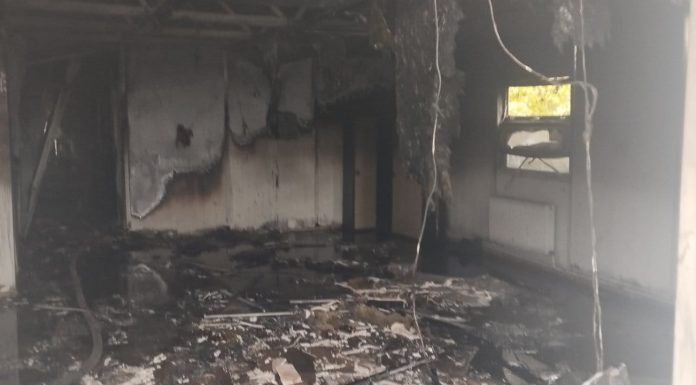 (foto) Incendiu matinal la o întreprindere de la Vatra: 15 persoane, evacuate dintr-un cămin de muncitori