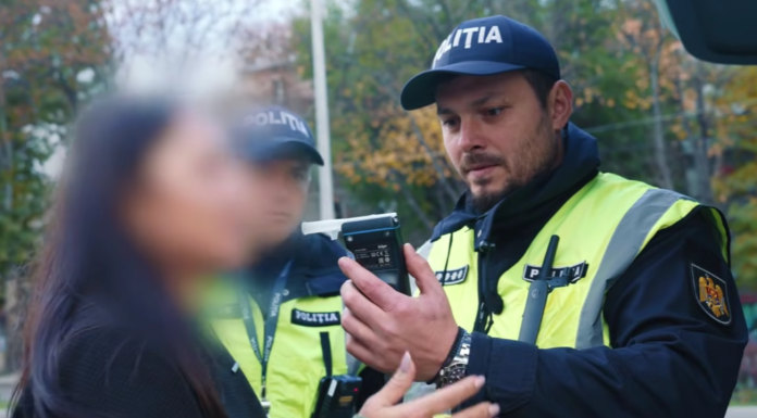 (video) Alexandru Comerzan a dat jos sorțul de bucătar și a îmbrăcat uniforma de polițist. Și-a tras pe dreapta chiar propria soție: „Facem test alcoolscopic”