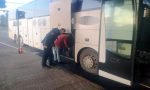 Autocar pe post de autocisternă: Un șofer, prins cu un rezervor suplimentar la autobuz de jumătate de tonă de motorină