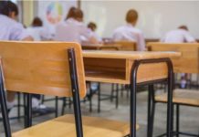Un profesor dintr-o școală din Moldova ar fi fost agresat de părintele unui elev, în sală de clasă: A fost sesizată Poliția