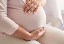 Statistică alarmantă în rândul adolescentelor: Peste 1.300 au devenit mame anul trecut, iar 30 din acestea au vârsta de sub 15 ani