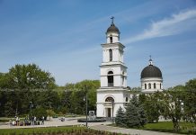 Zi cu cruce roșie în calendarul ortodox: Creștinii sărbătoresc Aducerea moaștelor Sfântului Ierarh Nicolae