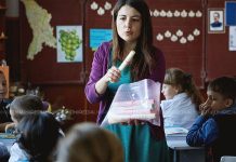Tinerii profesori de matematică, fizică și informatică, motivați cu indemnizații mai mari: Cu cât le mărește statul plata unică la angajare