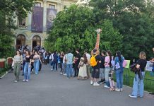 Noaptea Muzeelor în București. Sute de persoane așteaptă să viziteze cele mai renumite muzee din Capitală