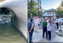 VIDEO | Inundații pe strada Tudor Vladimirescu din Durlești: un colector înfundat a avariat case și a distrus drumul